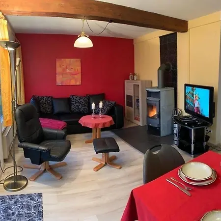 Modernes Unweit Eines Schoenen Badesees Feriehus